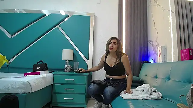 chloe__Jones_ Chat XXX in diretta