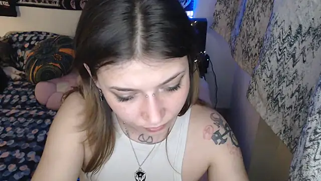 AlienforTwenty: онлайн-секс-чат