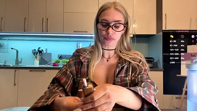 SoftnessMila Adlı Modelin Canlı XXX Sohbeti