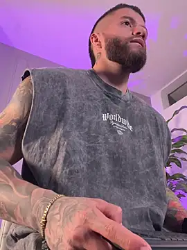 XXX chat uživo modela Frank_Farrell