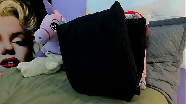 Charlotte11-11 élő XXX-chatje