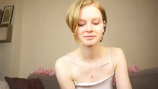 ToyaPletz's Live XXX Chat