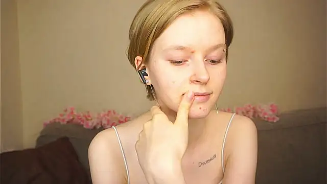 ToyaPletz élő XXX-chatje