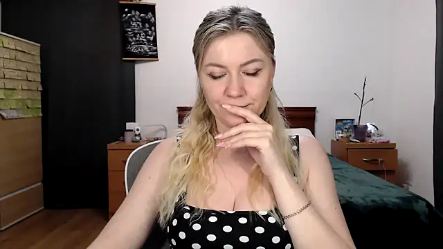 ParadiseAlina 即時 XXX 聊天