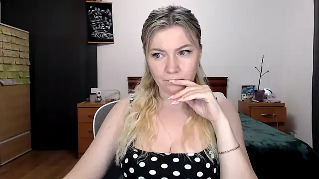 Chat +18 de ParadiseAlina ao vivo
