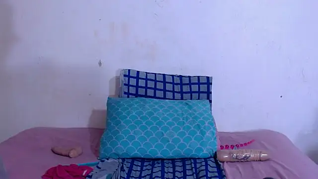 Nikistickyxx25's Live XXX Chat