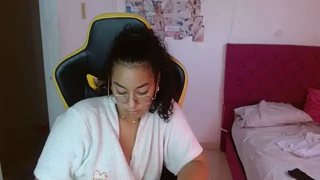 Pokazy przed kamerką – emily_stars1