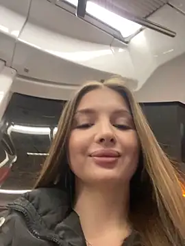 KrisMagnoly Adlı Modelin Canlı XXX Sohbeti