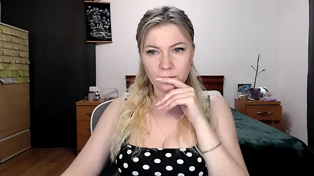 ParadiseAlina's Live XXX Chat