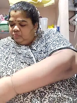 XXX chat uživo modela tamilthanushri