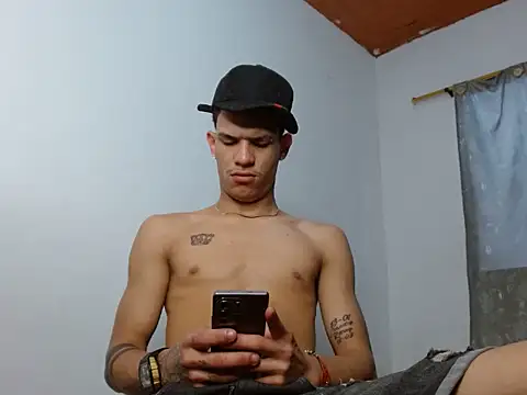 ethanchamo: онлайн-секс-чат