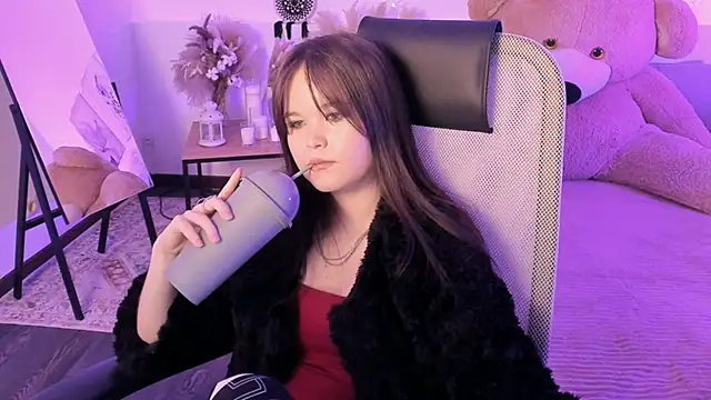 Elainebeness 现场XXX聊天