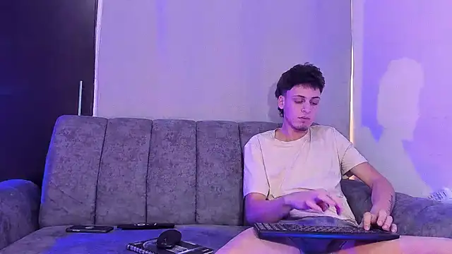 Two_sexboys Show in webcam