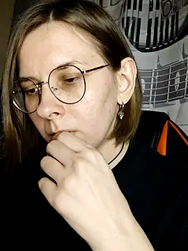 Aashikalaa Adlı Modelin Canlı XXX Sohbeti