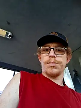 REDHAMMER_: διαδικτυακό σόου στην κάμερα