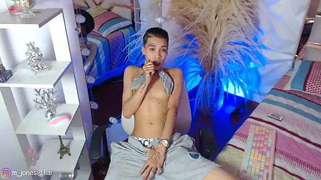 Jonesliam23のライブXXXチャット