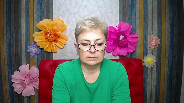 EmiliaGree Adlı Modelin Canlı XXX Sohbeti