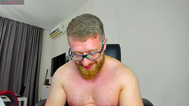 Show modela Findom_guy na web-kameri