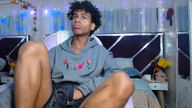 Santy_bigcock_01 Chat XXX in diretta