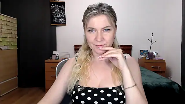 Chat +18 de ParadiseAlina ao vivo