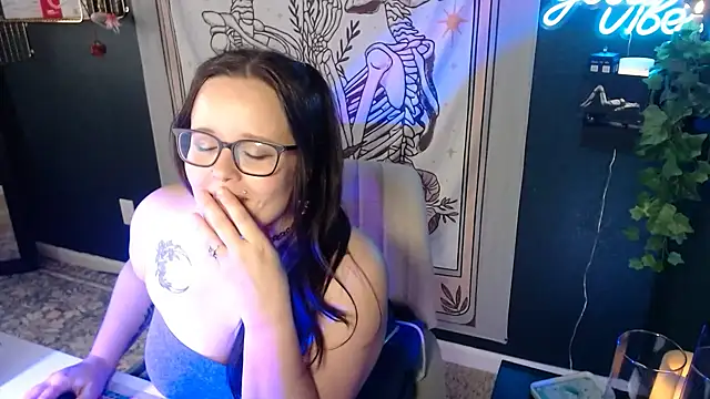 HazeyViolet333's Webcam Show