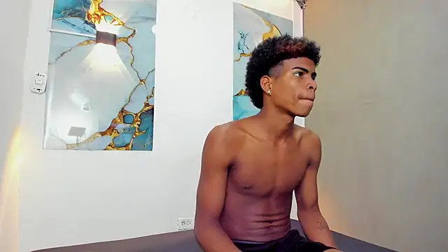 XAVI_LEE: διαδικτυακό σόου στην κάμερα