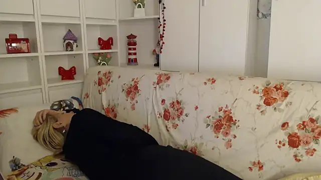 Chatroom XXX en direct de _karolynesyera_