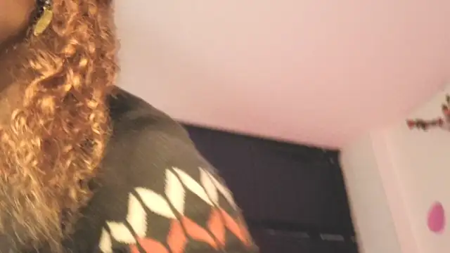 MaleiSummer's Live XXX Chat