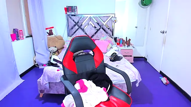 Luna_Analya élő XXX-chatje