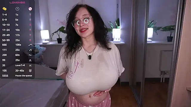 HannaHayles Adlı Modelin Canlı XXX Sohbeti