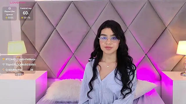 OliviaDiaz Adlı Modelin Canlı XXX Sohbeti