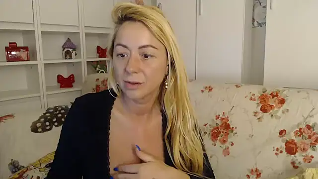 _karolynesyera_ Chat XXX live