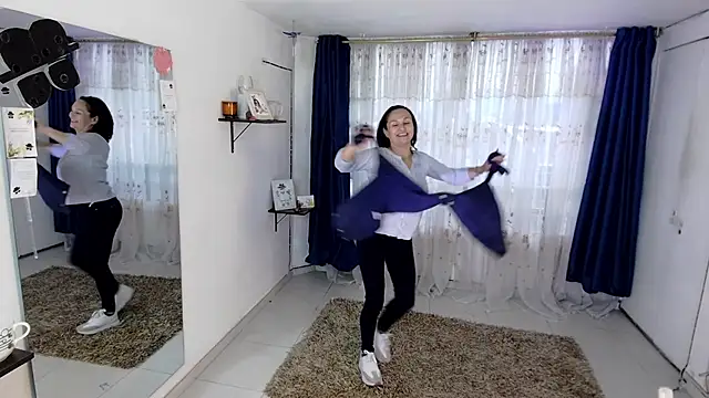 Lola_137 Pertunjukan Webcam