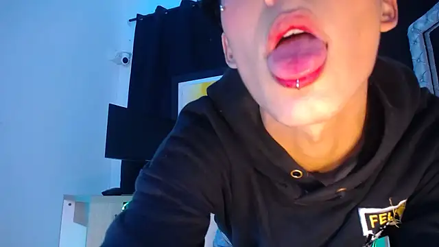 jullian_ricci Show Webcam