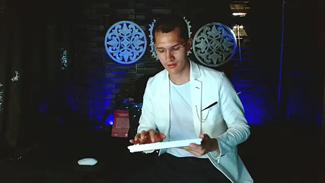 MilanDavid1's Live XXX Chat