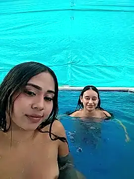 l0lita_emi Show in webcam