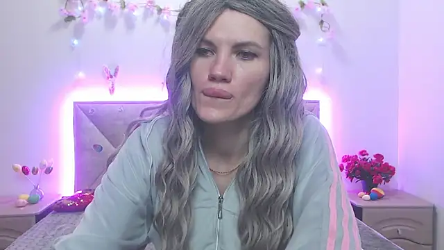 Chatroom XXX en direct de MilaLoona