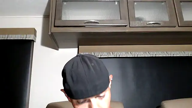 ThickD2C: διαδικτυακό σόου στην κάμερα