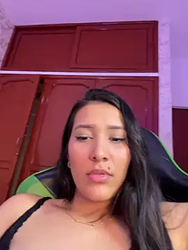 Chatroom XXX en direct de IsabellaJoness_