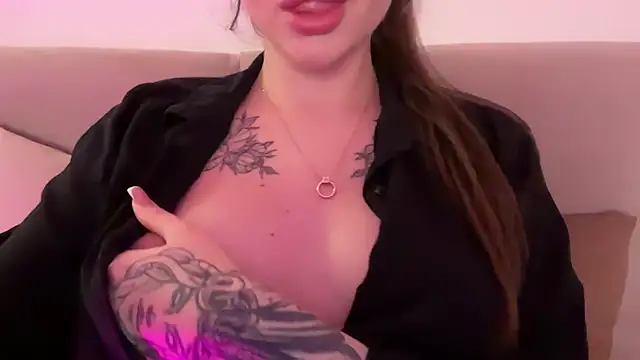 AlmaryKim Adlı Modelin Canlı XXX Sohbeti