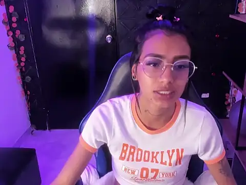 KarlaSlutSkinny__ Live XXX Chat