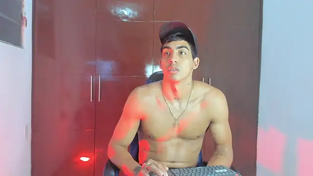 Milo_LatinBoy Webcam Show