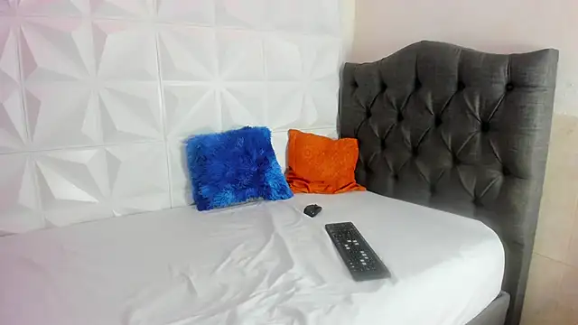 thamaraa_ – webcam-show