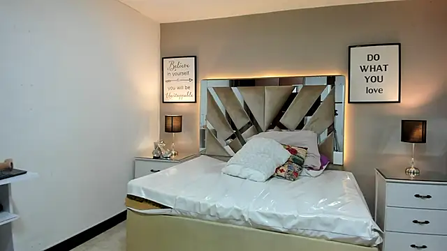 Онлайн чат XXX cellestehot