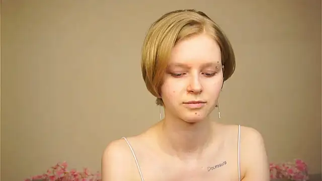 ToyaPletz Adlı Modelin Canlı XXX Sohbeti