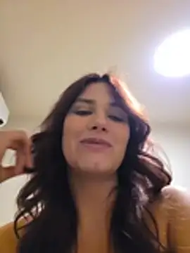 MiaRides19's Live XXX Chat