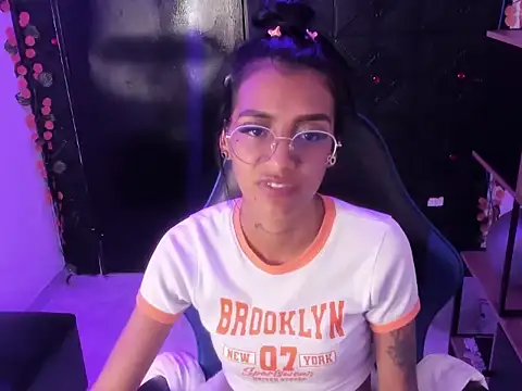 KarlaSlutSkinny__のライブXXXチャット