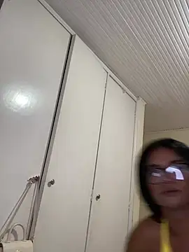 bri_horny webkamerás műsora