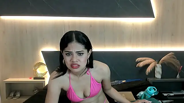 LorenaVarga Chat XXX in diretta