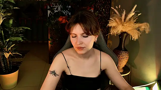 LolaAsmus Chat XXX in diretta